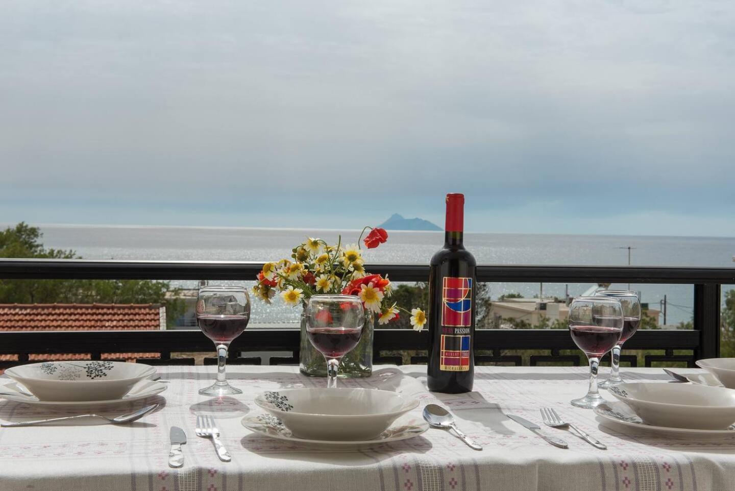 Sofia Apartment, With Sea & Mountain View Каламаки Экстерьер фото